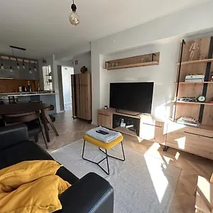 Simply Yellow Apartamento
